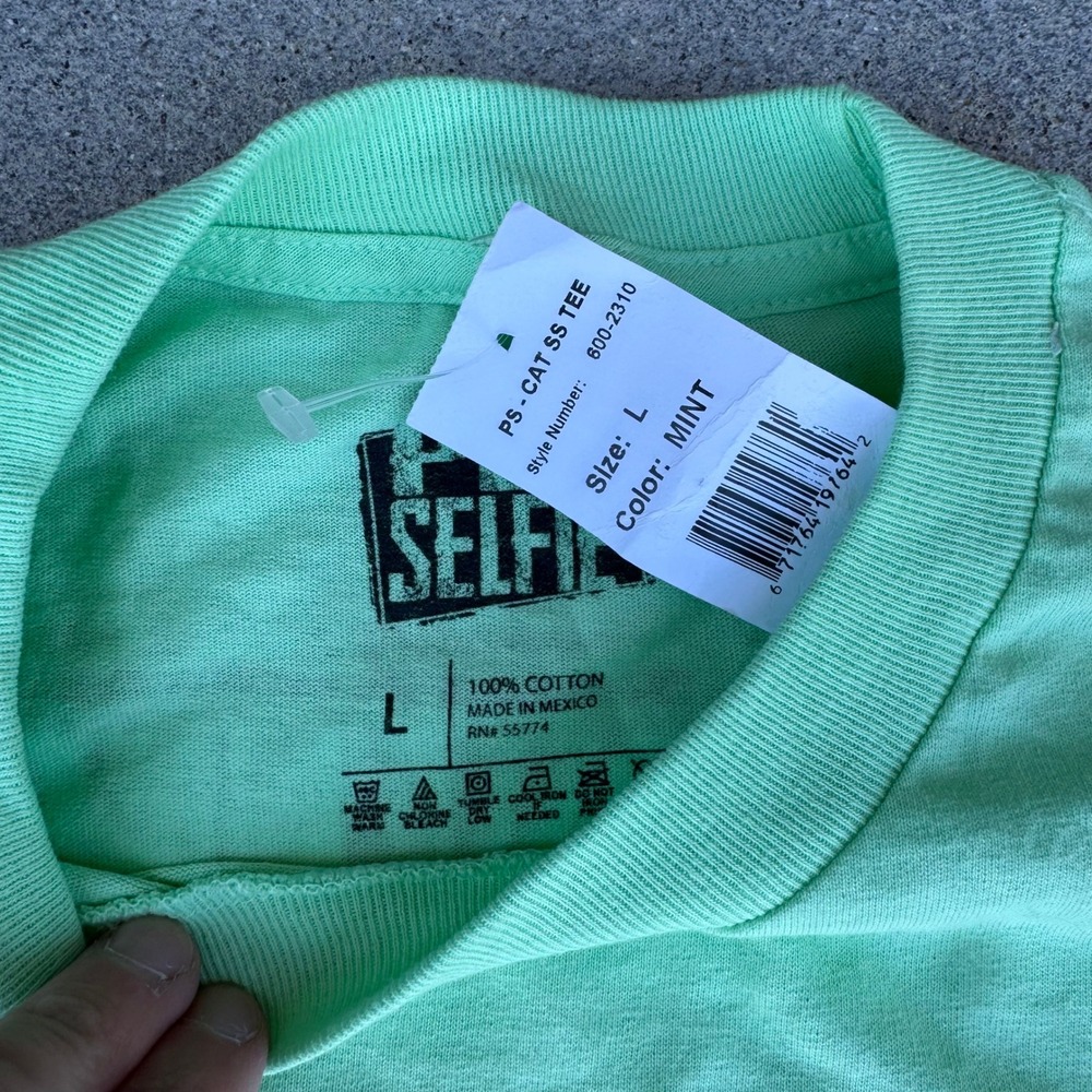 Pet Selfie Mens Mint Green Graphic T-Shirt Cat Dog Security Cam 600-2310 NWT L - Picture 3 of 6